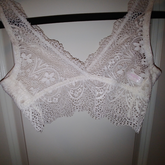 FINAL ✂BNWOT Cream Lace/Crochet Bralette - Picture 2 of 2